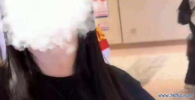 男子凌晨点外卖 封签被拼成辱骂字样 恶意行为引发热议
